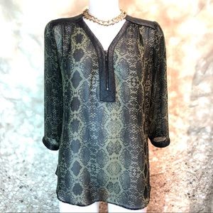 Women Morgan piton print blouse, sz M 👑